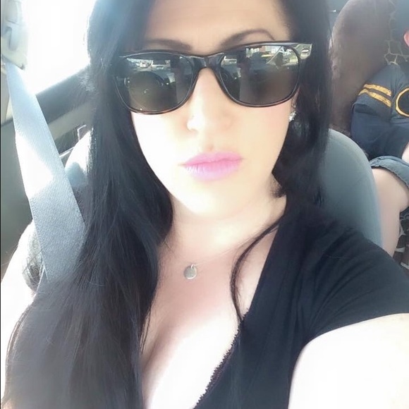 Meet your Posher, Danielle - Picture 1 of 1