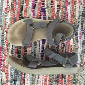 Grey Tevas