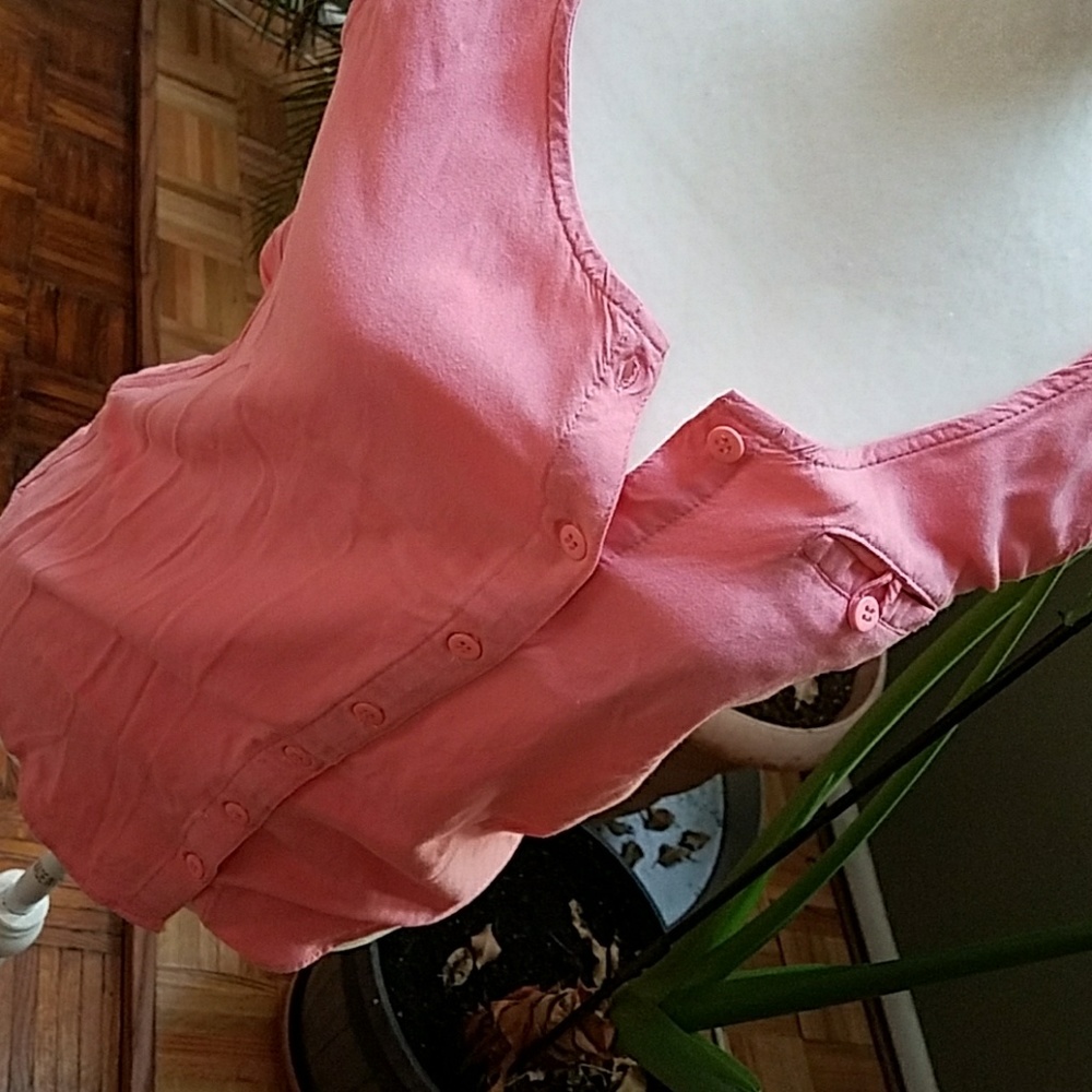 Cute button up tank - Picture 2 of 4