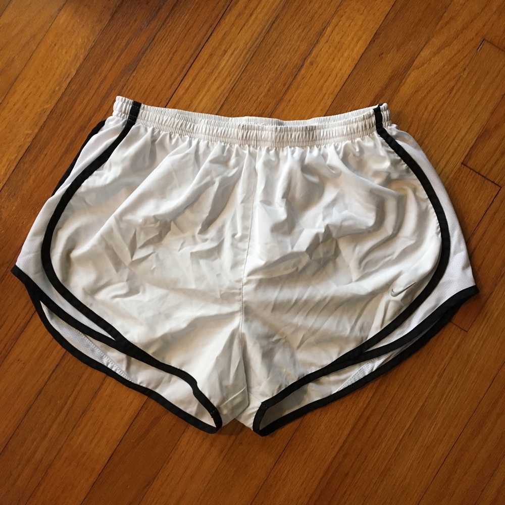 Nike women's tempo running short