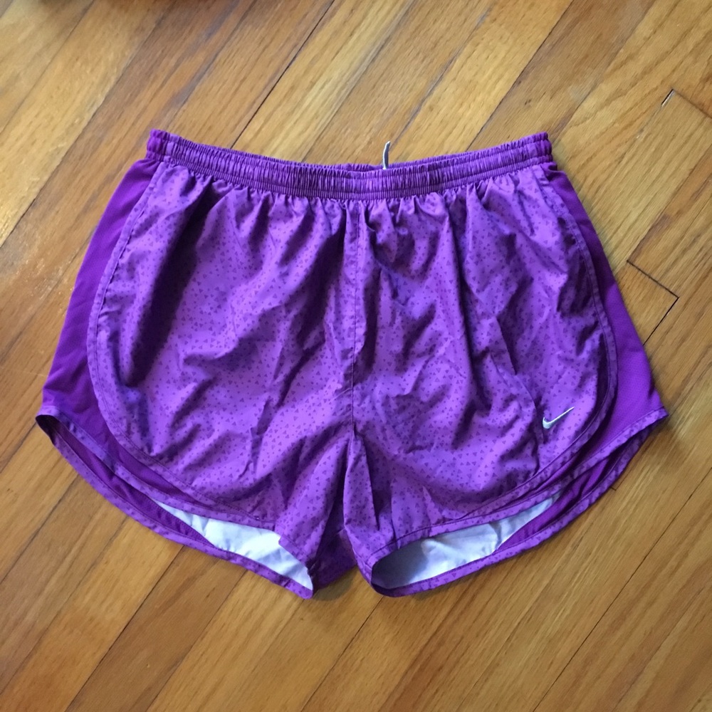 Nike women's tempo running short