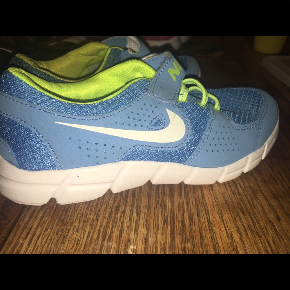 NWOT Nike Victory Children's Shoe
