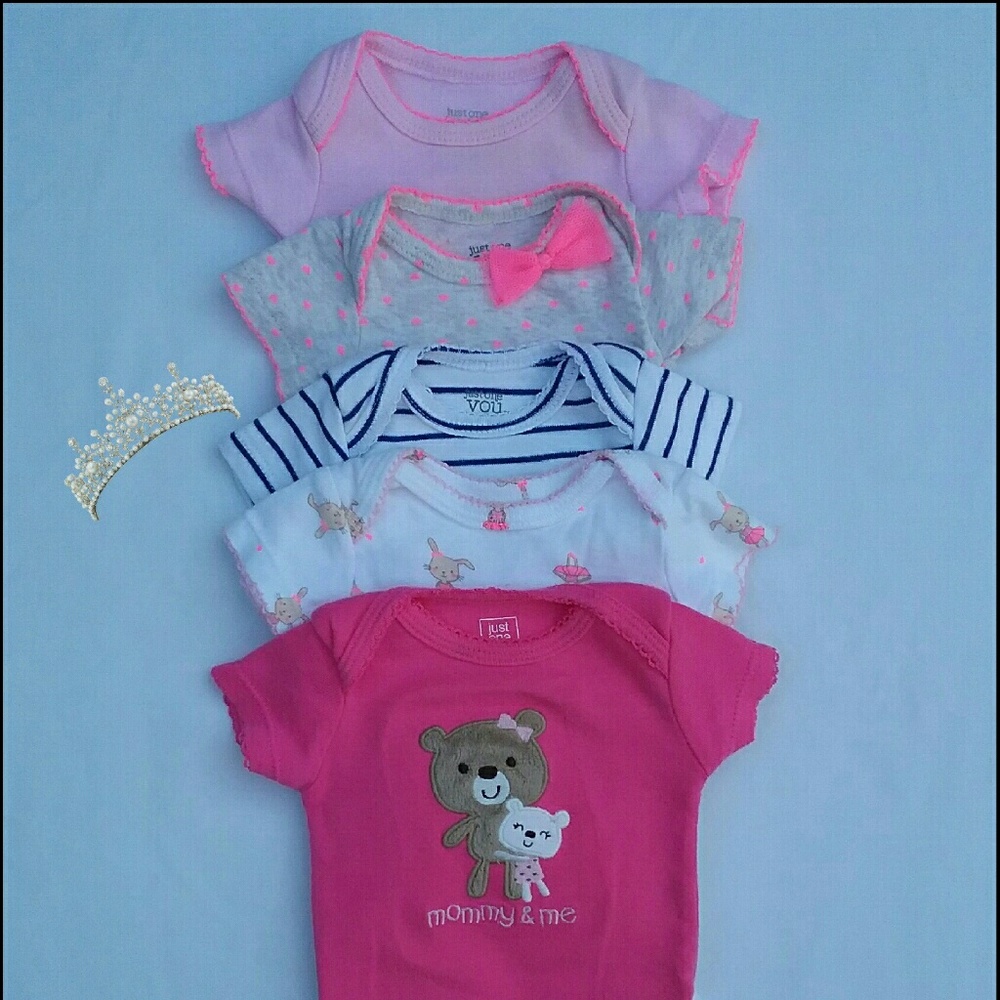 5 onesies Carters NB