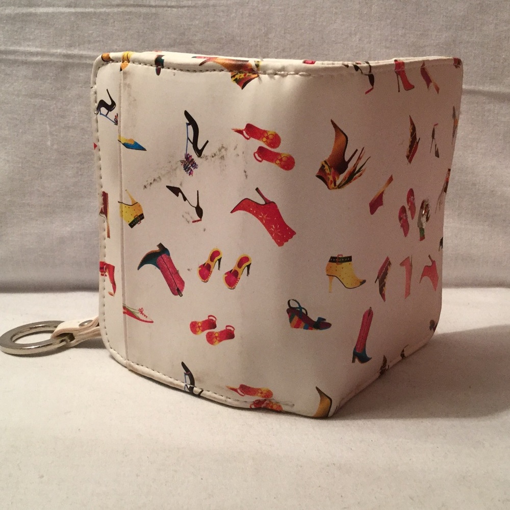 Wallet with shoe designs by Life Stride - Picture 3 of 4