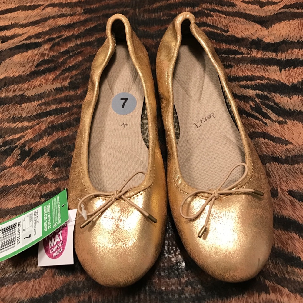 Sanuk Gold Flats Sz 7