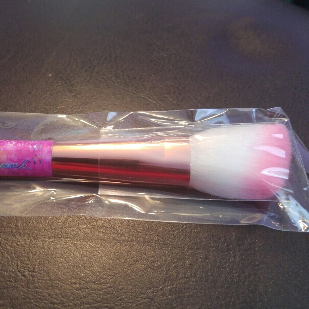 Makeup brush