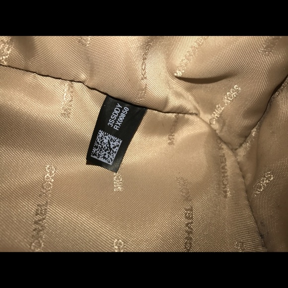 Fall 2016 Plum Micheal Kors purse - Picture 5 of 6