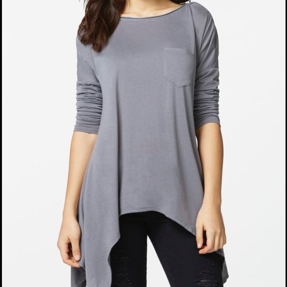 🎉HP🎉Oversized Handkerchief Hem top