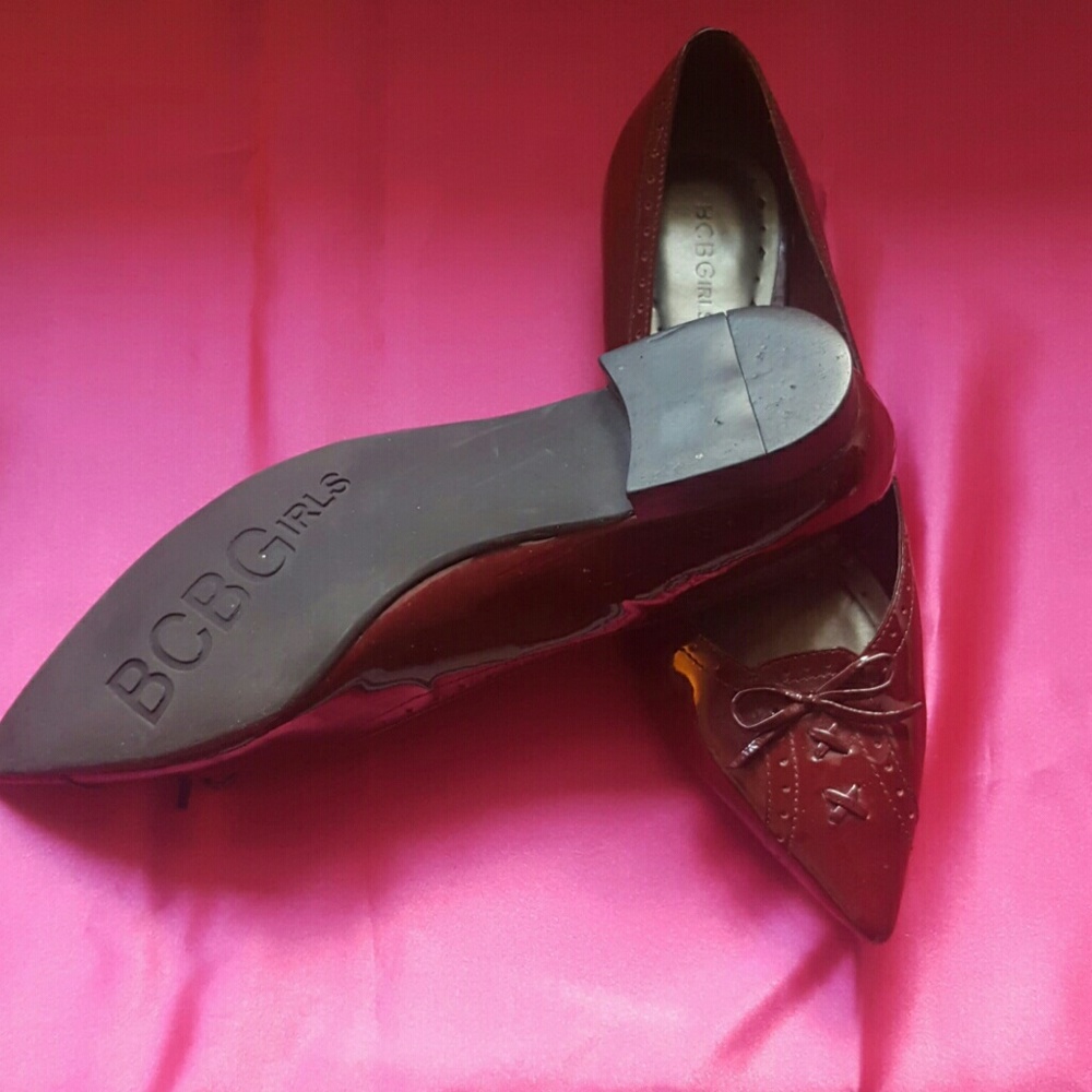 RED SHOES BCBGIRLS Burgandy flat