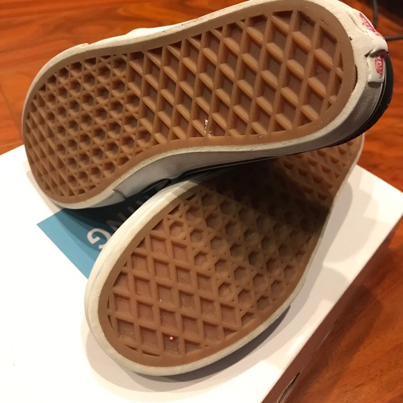 Kids Vans size 1.5 used only a handful of times - Picture 2 of 2