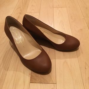 NWOT Jessica Simpson brown wedges