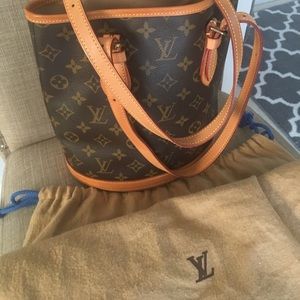 GUARANTEED AUTHENTIC Louis Vuitton SM bucket bag!