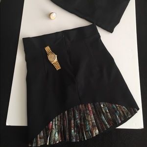 Pleated A-line skirt
