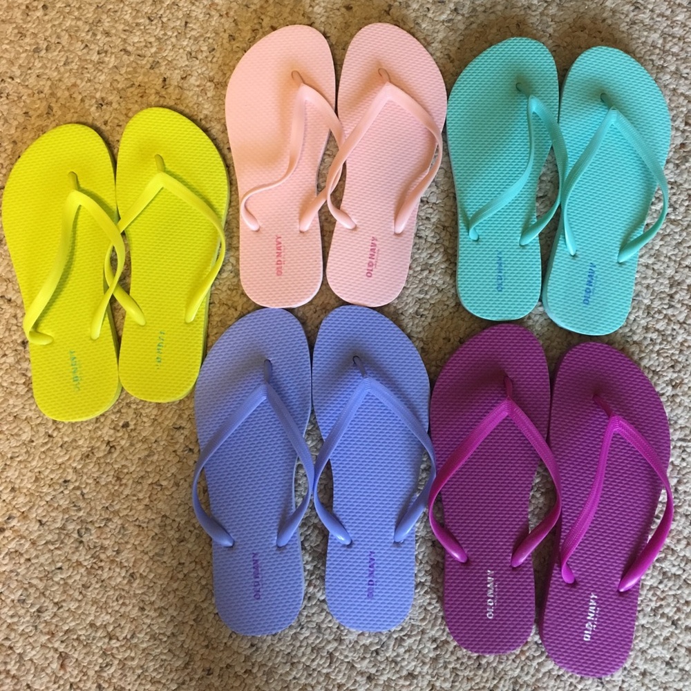 Old Navy flip flops! All size 7-8!