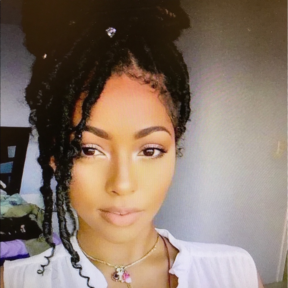 Meet your Posher, Lashay