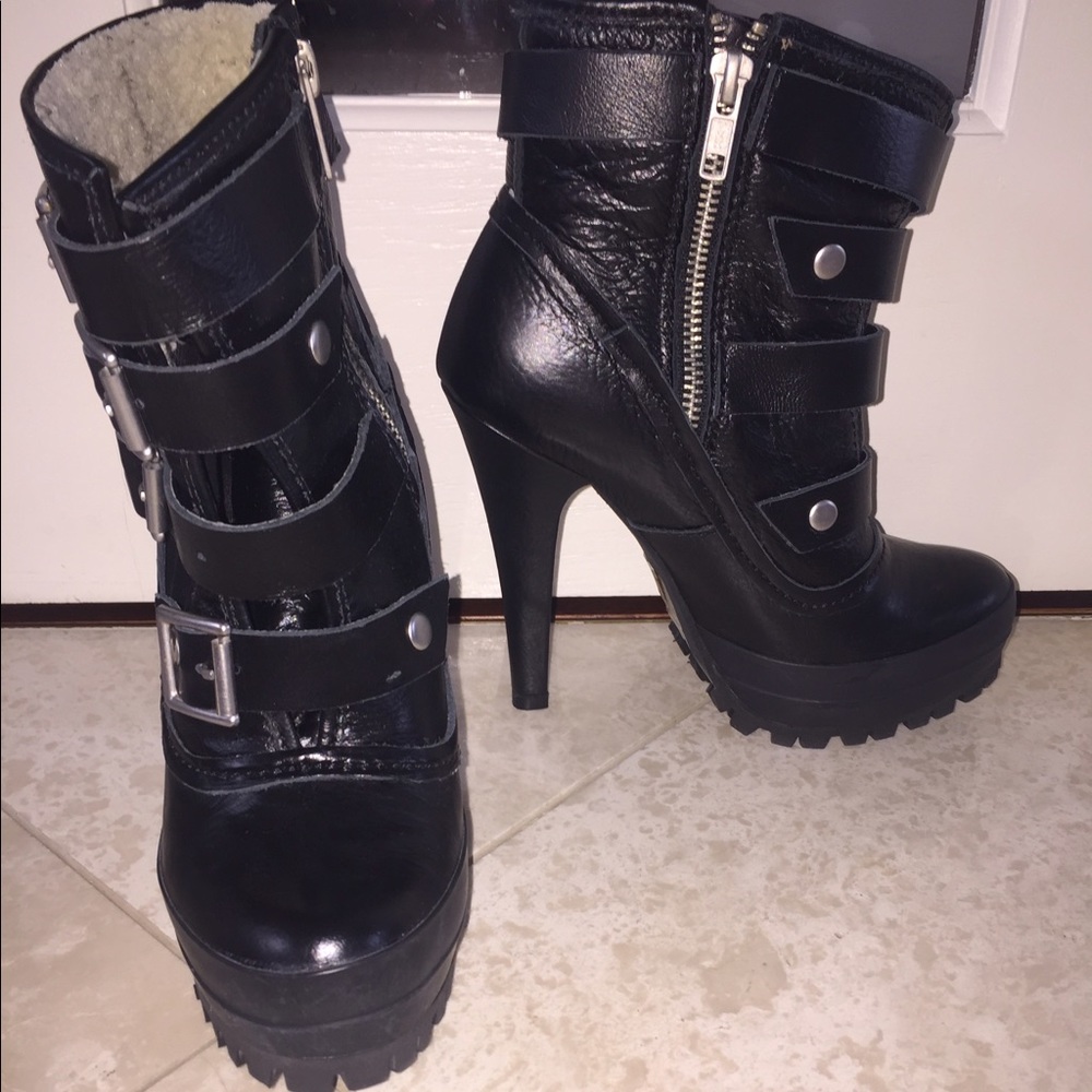 Never worn Steve Madden boots!