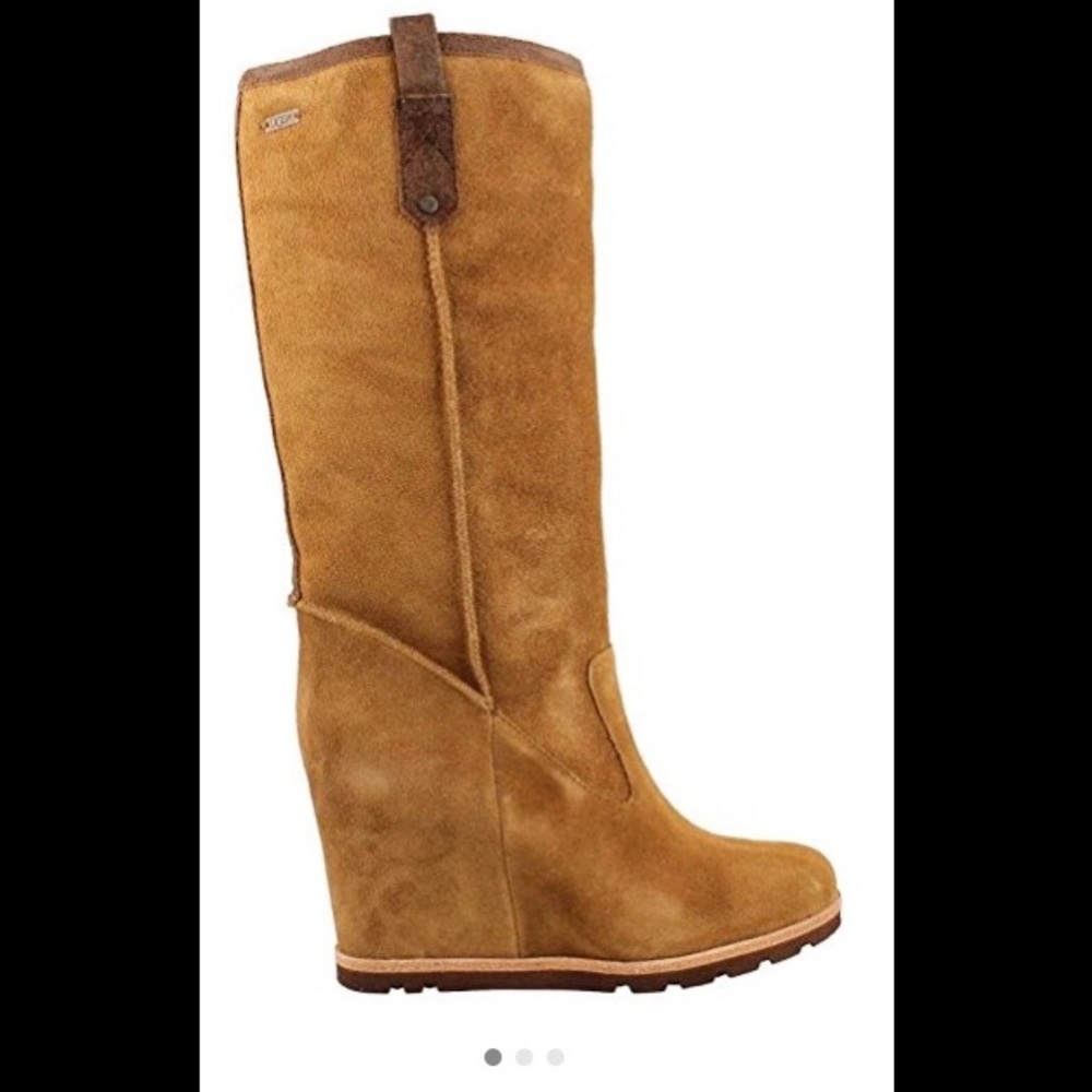 Ugg Australia Women's Soleil Hi Casual Boot size 7