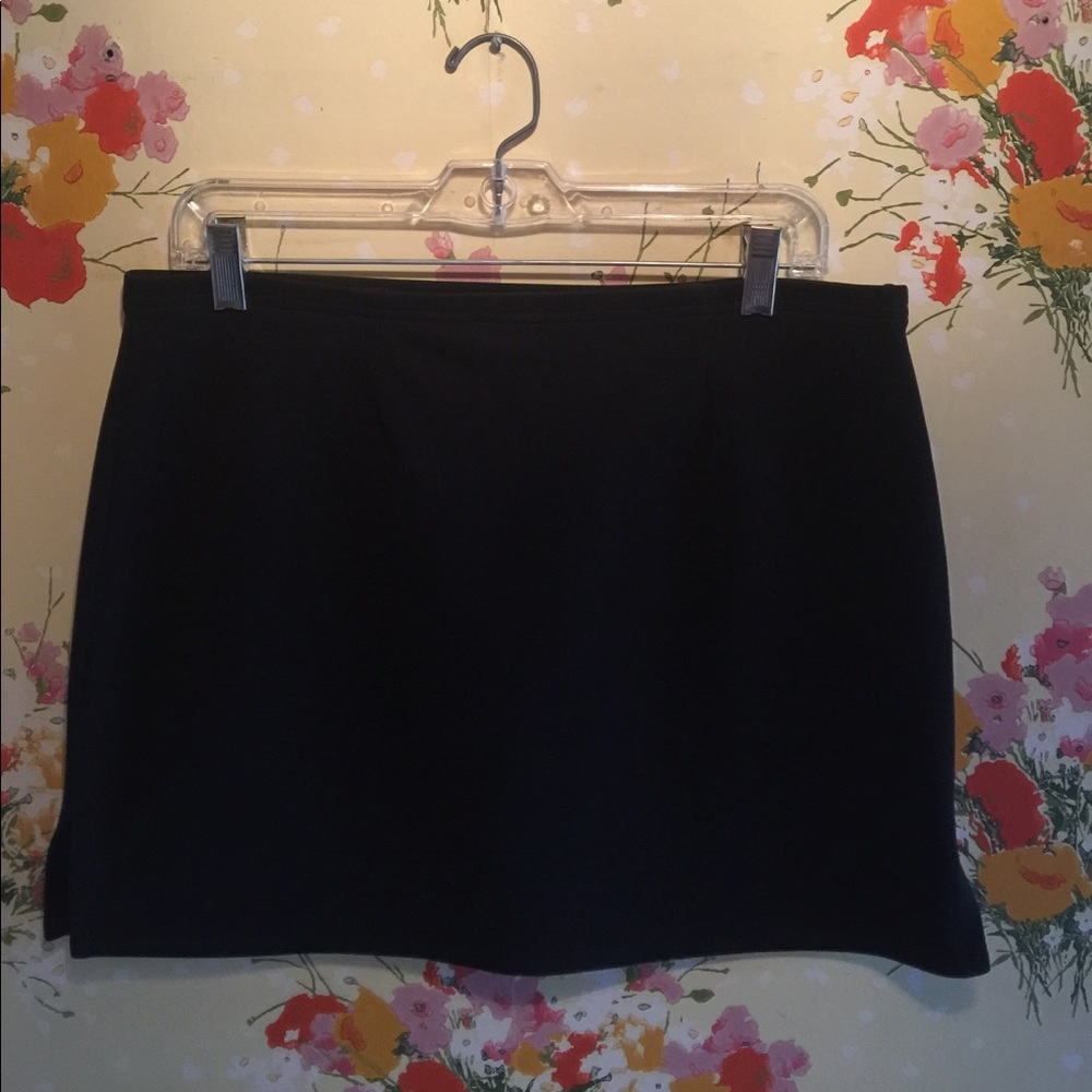 Vintage Chic black mini skirt