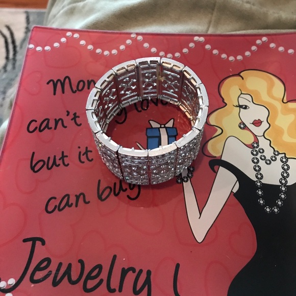 Pretty Rhinestone bracelet🍉 - Picture 2 of 4