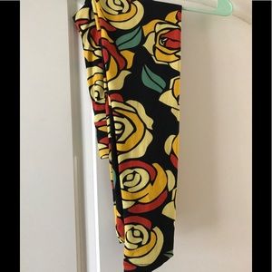 🦄🌹Lularoe🌹🦄 OS Disney Roses NWOT