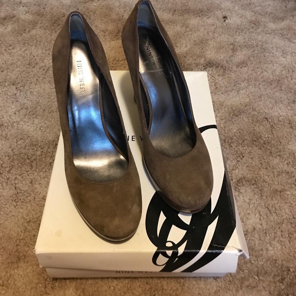 Suede pumps