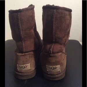UGG AUSTRALIA Short Brown Snow Boots - Size W9