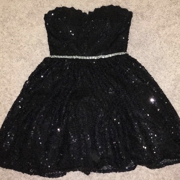 Strapless black sequin dress - Picture 4 of 5