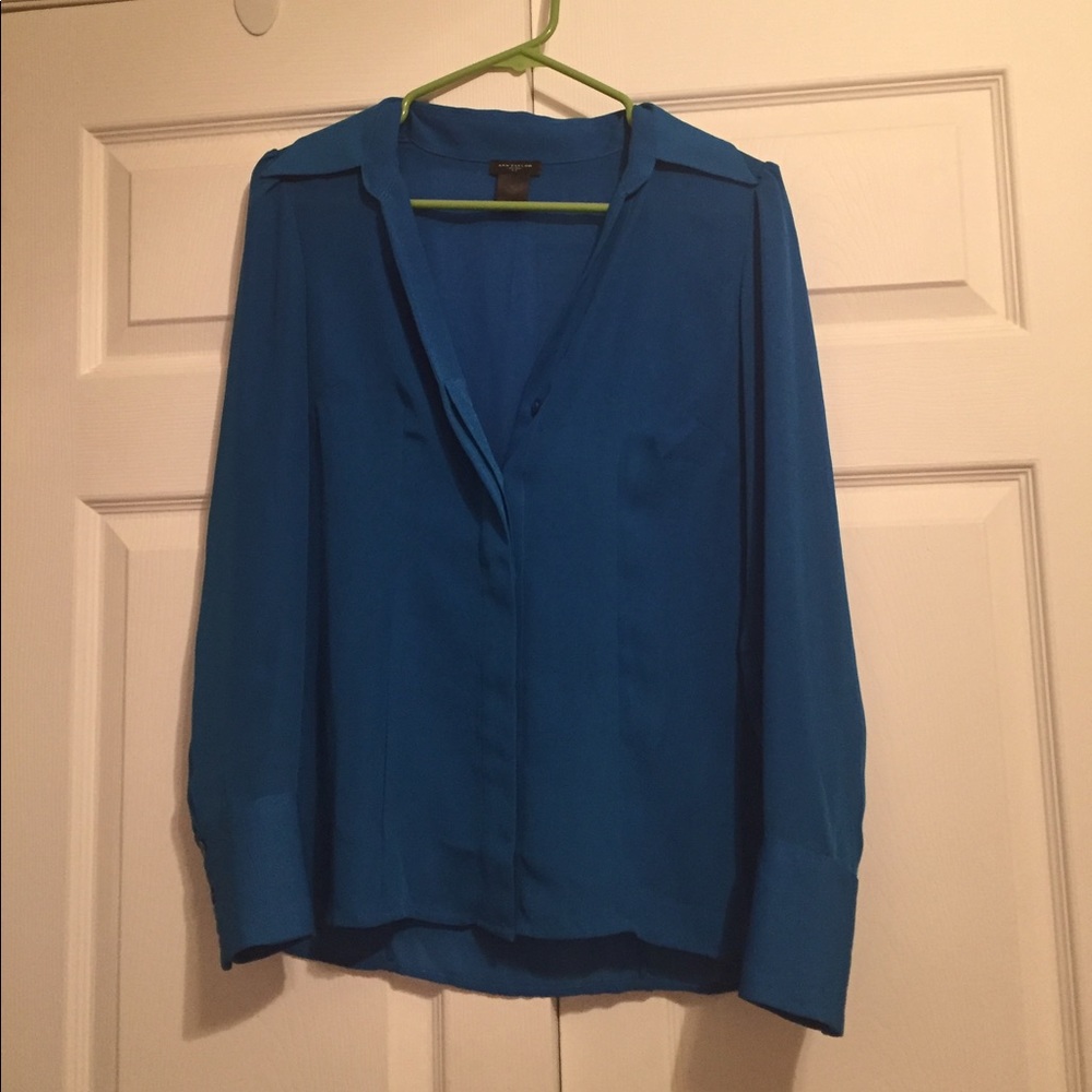 Ann Taylor size 4 blouse- perfect for work!