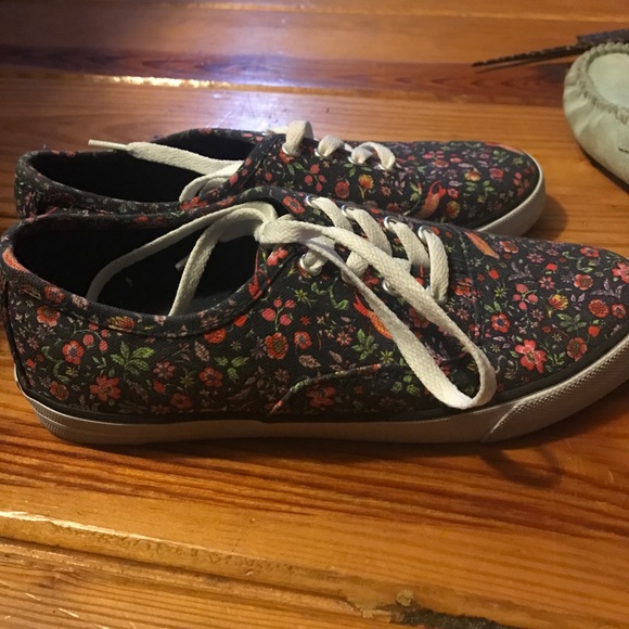 Canvas American Eagle Sneakers - Picture 2 of 3