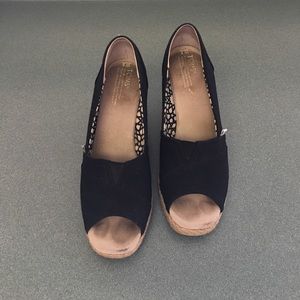 Nice EUC black Toms size 8 reposh don't fit 🌟