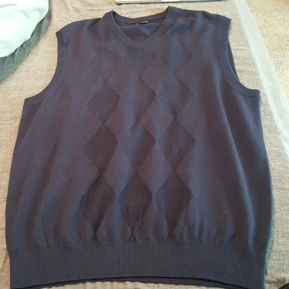 Van Huesen navy sweater vest - Picture 4 of 4