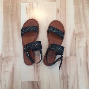 American Eagle: Two Strap  Sandals!👣 Size 6
