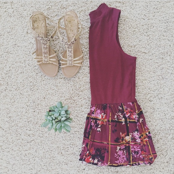 Candie's Tops - floral tank top