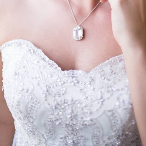 Wedding Dress - Picture 4 of 8