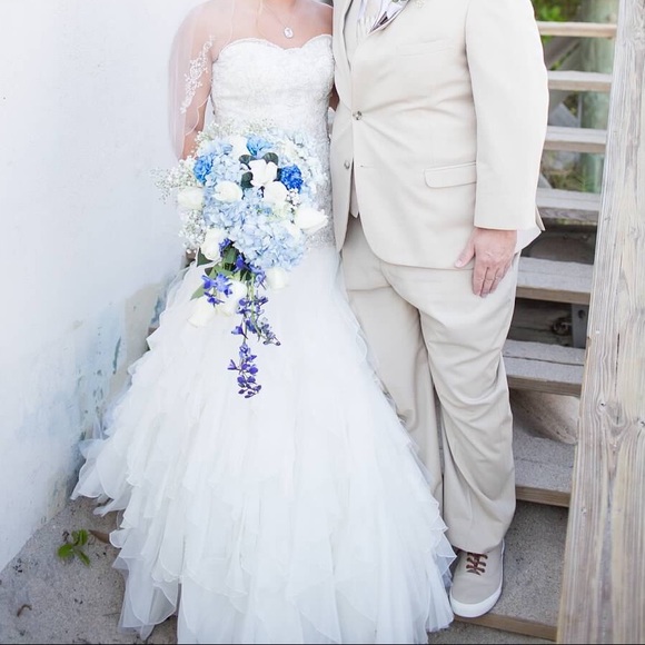 Wedding Dress - Picture 5 of 8