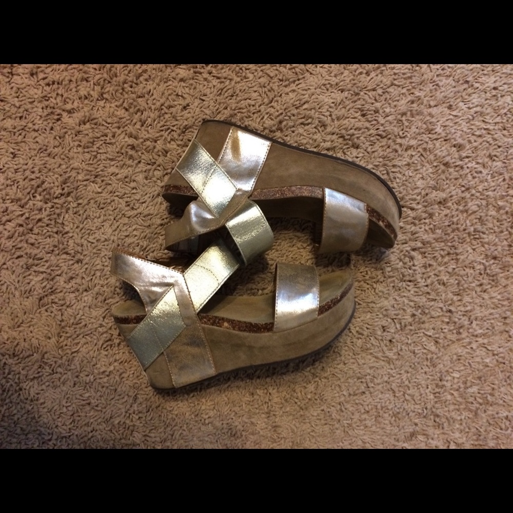 Pierre Dumas wedge size 10