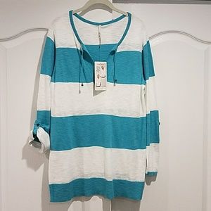 NWT! Women's light weight sweater.