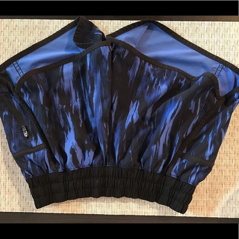 Women's lululemon Tracker shorts!