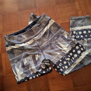 Patterned Black and White Mid-Calf Leggings