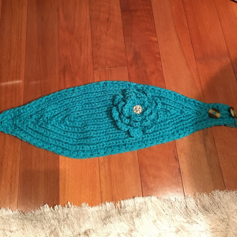 SOLD NWOT, Knit ear muff/headband - Picture 3 of 4