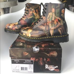 NEW in box Dr Martens limited ed. Hogarth Print