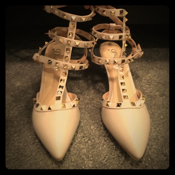 Heels - Picture 1 of 4