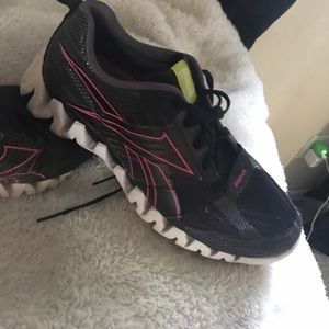BOGO Free!🎈Reebok zigs