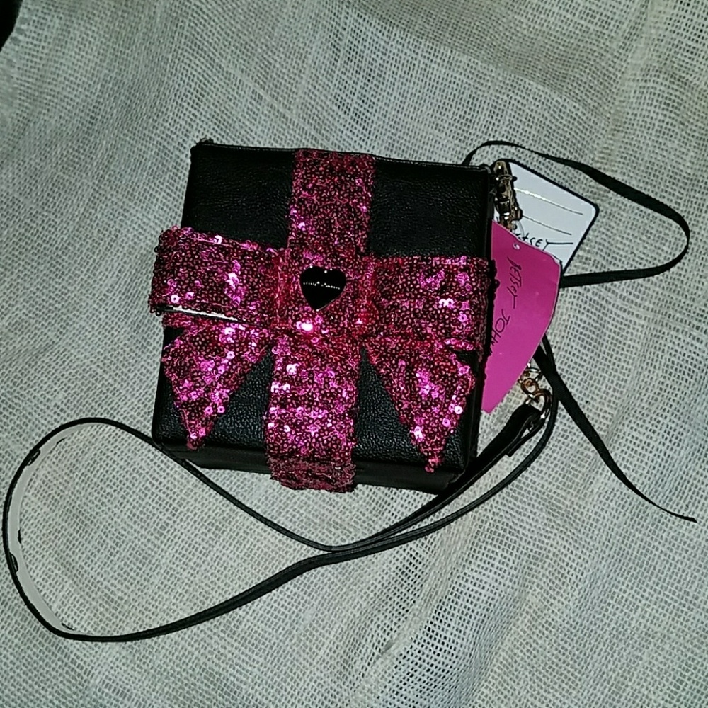 *BETSEY JOHNSON *