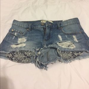 Garage- flirty denim shorts