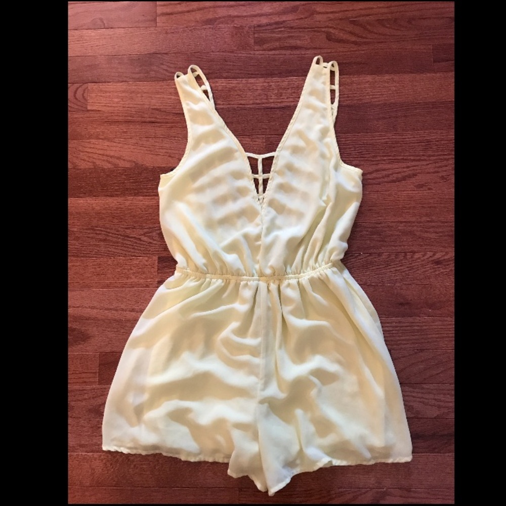 Blush Boutique yellow cage romper size medium