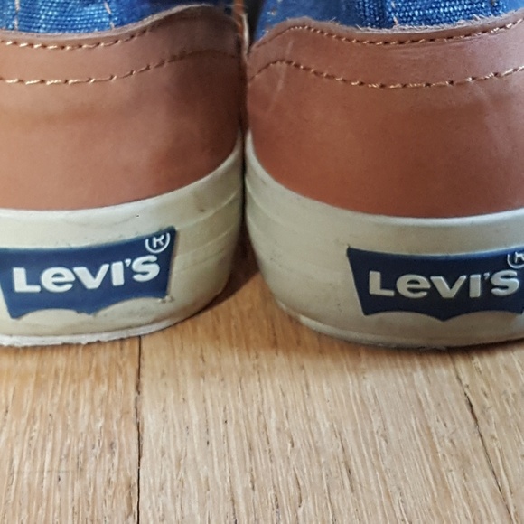 Levis - Picture 3 of 3