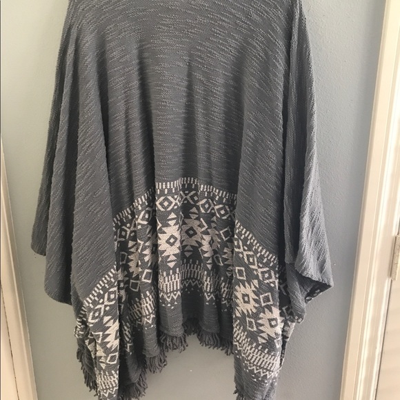 Target grey printed poncho - Picture 2 of 4