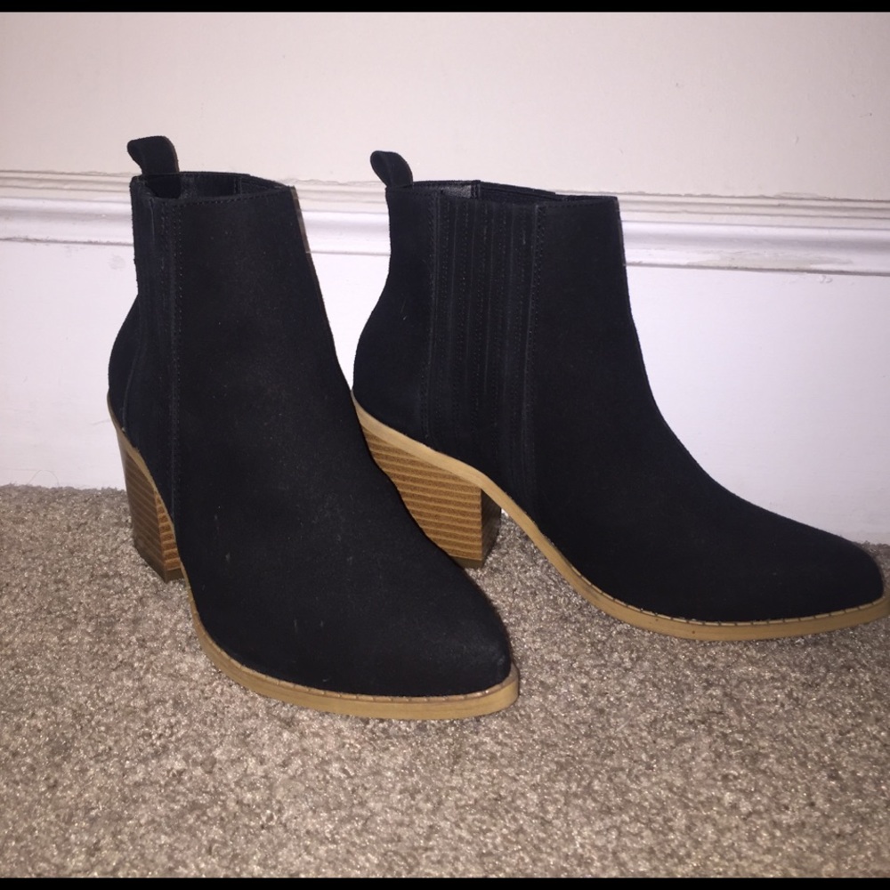 Black suede boots⭐️