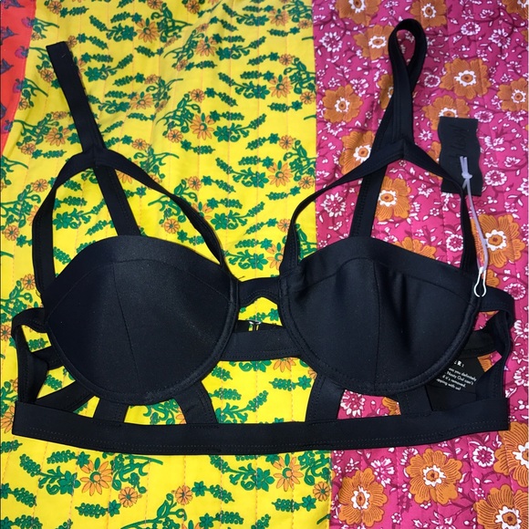 Nasty gal the Crossfire bikini top small - Picture 2 of 4